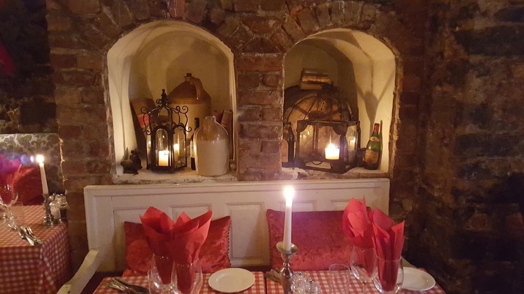 Finnegans Hostel And B&B Accommodation Тралий Екстериор снимка